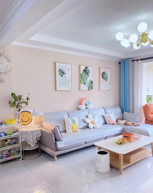 她家106平米，裝修不豪華，卻很乾淨溫馨，滿滿的煙火氣，好舒服