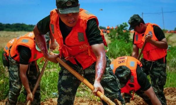 這位“00後”武警戰士,成了一等功臣 這位“00後”武警戰士,成了一等功臣