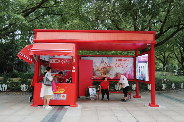 這輛“百年限定”的紅色巴士，今年特別值得坐上一坐