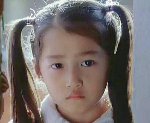 17位女星童年照,你能認出來誰?有人從小美到大,有人女大十八變 17位女星童年照,你能認出來誰?有人從小美到大,有人女大十八變