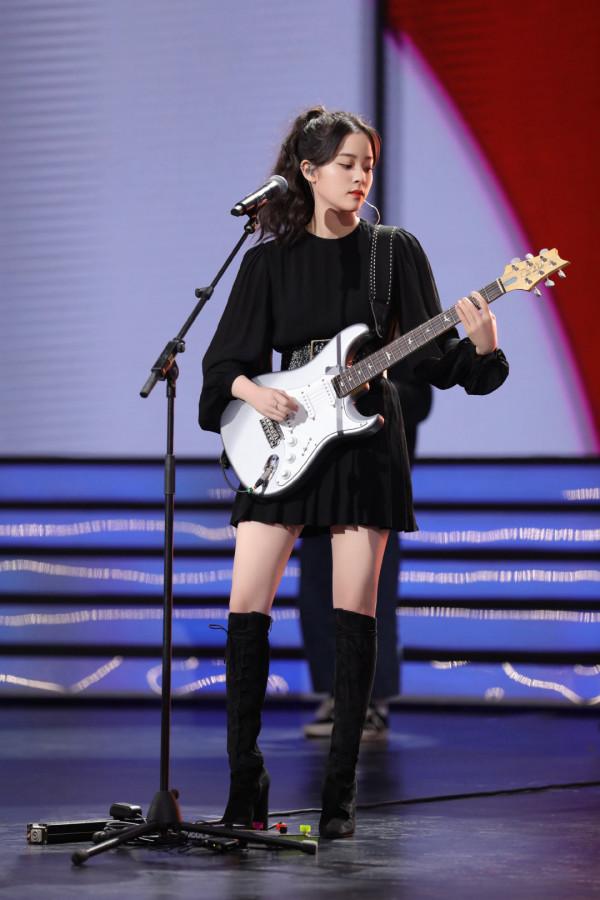 明星穿什麼——跟隨時尚先鋒YSL的代言人學穿搭 明星穿什麼——跟隨時尚先鋒YSL的代言人學穿搭