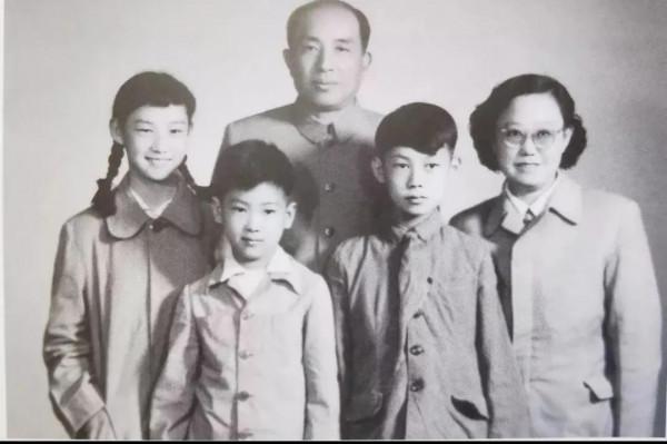 1950年身為囚犯他,不僅被中央特赦,還受到中央領導的提拔? 1950年身為囚犯他,不僅被中央特赦,還受到中央領導的提拔?