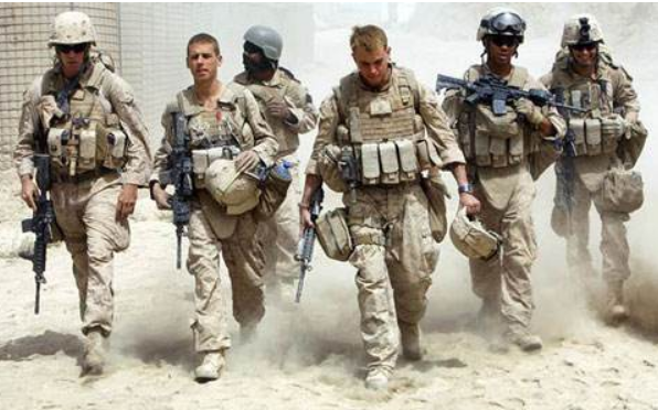 為什麼總感覺美國大兵在戰爭時候都愛戴著墨鏡打仗,耍酷的嗎? 為什麼總感覺美國大兵在戰爭時候都愛戴著墨鏡打仗,耍酷的嗎?