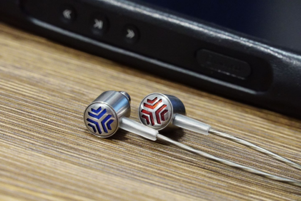 飛傲最便宜的入耳式耳機評測，兼談6款百元級耳機素質PK