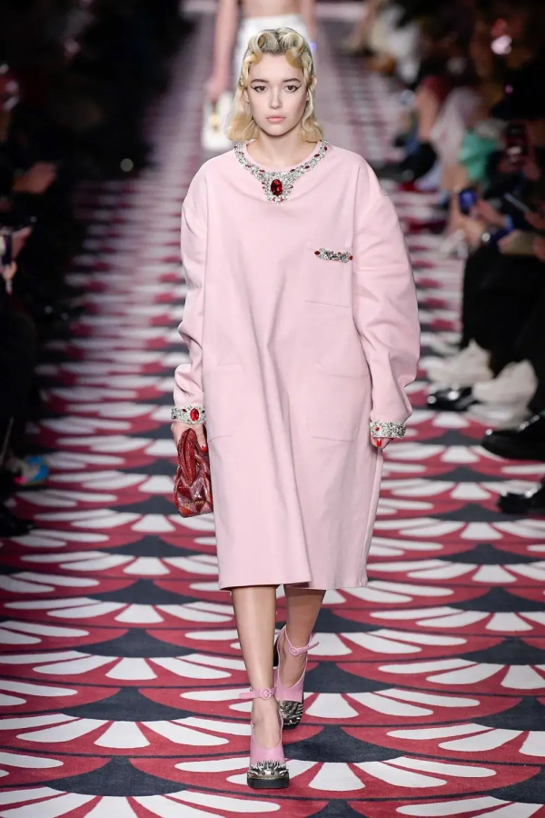 今年火爆的廓形單品,掌握這4點小個子也能氣場一米八 今年火爆的廓形單品,掌握這4點小個子也能氣場一米八