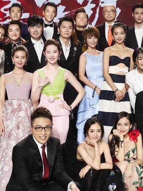 那些你沒見過的大合照，豔壓不是單靠粉絲爭出來的