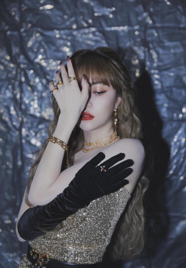 安崎真的太敢穿了,“漁網襪”配“超短吊帶連體褲”,顯高又清涼 安崎真的太敢穿了,“漁網襪”配“超短吊帶連體褲”,顯高又清涼