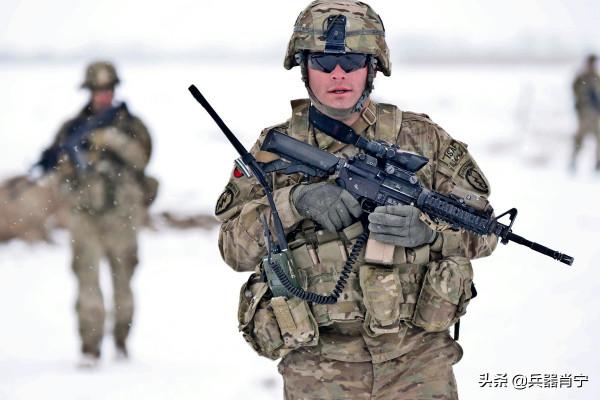 美國大兵酷愛“墨鏡”的背後:主要不是為了裝酷,眼睛防護很重要 美國大兵酷愛“墨鏡”的背後:主要不是為了裝酷,眼睛防護很重要