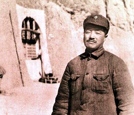 1928年，賀龍問一名士兵：你跑什麼？不料士兵舉槍就向賀龍射擊