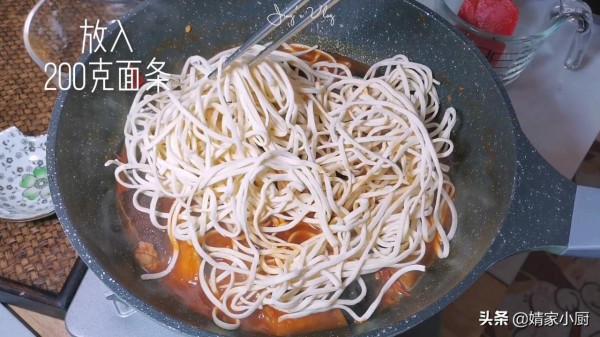 家常版茄子燜面，1分鐘學會，味道絕對一流，一鍋不夠吃