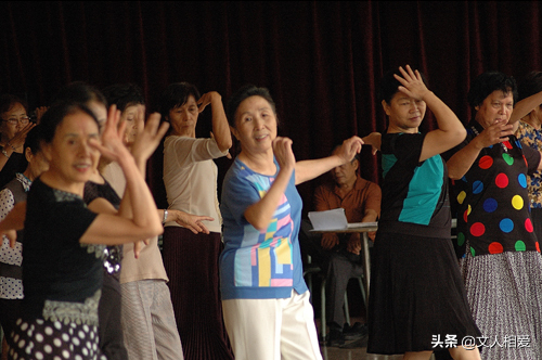 1988年我軍恢復軍銜時，授予五位女將軍，她們是哪裡人？有何貢獻