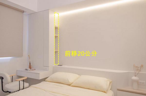 臥室床頭梳妝檯後方,空出20公分嵌入置物架,能代替床頭櫃用了 臥室床頭梳妝檯後方,空出20公分嵌入置物架,能代替床頭櫃用了