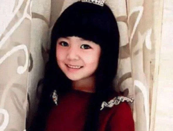 本以為黃磊女兒夠漂亮了,看到徐崢女兒,才知啥叫“美若天仙” 本以為黃磊女兒夠漂亮了,看到徐崢女兒,才知啥叫“美若天仙”