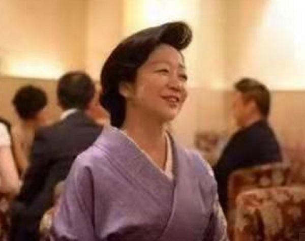 日本第一媽媽桑:名校畢業入行32年,56歲穩坐頭牌堪稱公關教科書 日本第一媽媽桑:名校畢業入行32年,56歲穩坐頭牌堪稱公關教科書