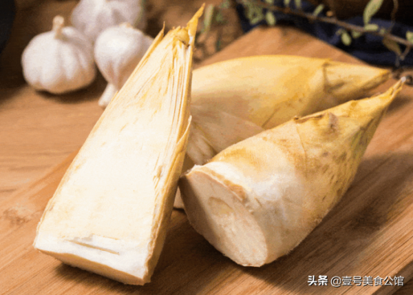 冬日裡，來上一份冬筍雪菜燜魷魚，鮮嫩又營養，吃了一次還想吃