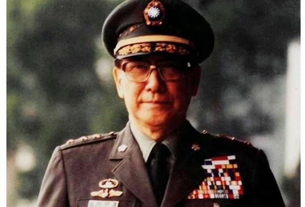 蔣緯國回憶：在大陸時，一位少將與上校向他下跪的經歷