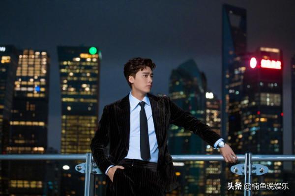 李易峰每一次出場都很驚豔!穿著絲絨西裝好紳士,貴公子氣質好帥 李易峰每一次出場都很驚豔!穿著絲絨西裝好紳士,貴公子氣質好帥