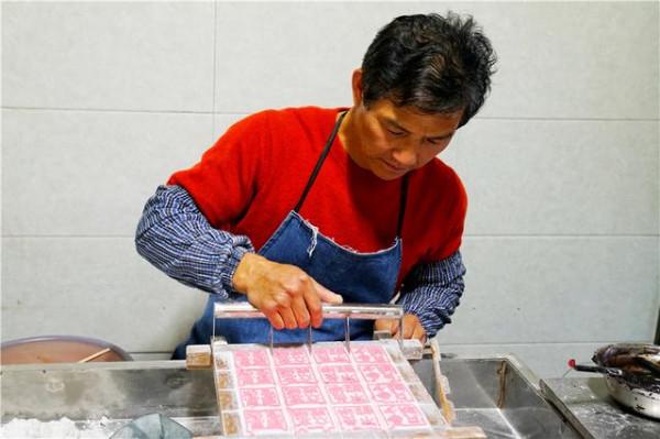 寧波有個很接地氣的小吃，當地人定親時必備，30塊錢一盒，很美味