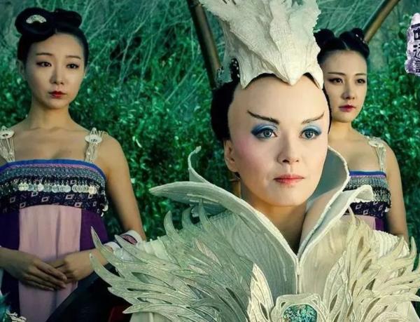 明星古裝尷尬史：頭頂風扇、餃子都算好的，有些太誇張真忍不了