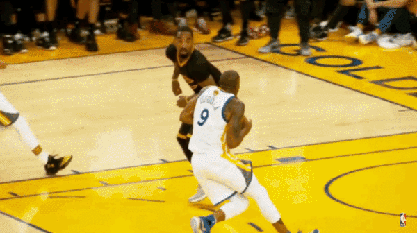 重溫經典！那些NBA歷史上熱血沸騰的名場面，你還記得多少？