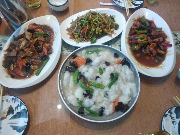 老輩人喝酒有“講究”，4種菜從來不碰，年輕人:“薑還是老的辣”