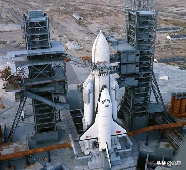 中國火箭發射塔,尺寸比美俄龐大不少就是落後?真相到底是什麼? 中國火箭發射塔,尺寸比美俄龐大不少就是落後?真相到底是什麼?