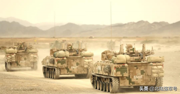 ​深入“虎穴”察敵情，看這名偵察兵是怎樣做到的……