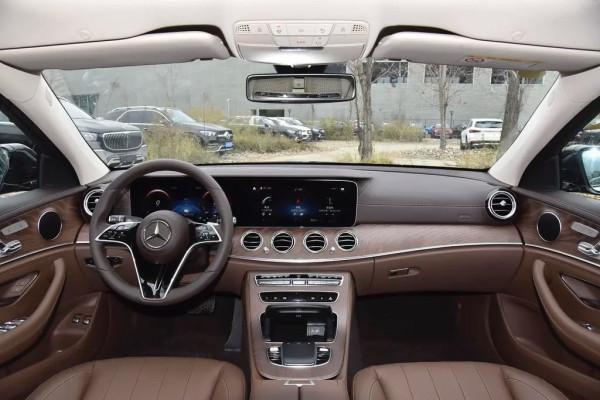 內飾豪華，大標和立標可選，靜態分析賓士E級 PHEV