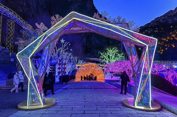 2022年相約龍慶峽，讓冰燈點亮你的這個冬日