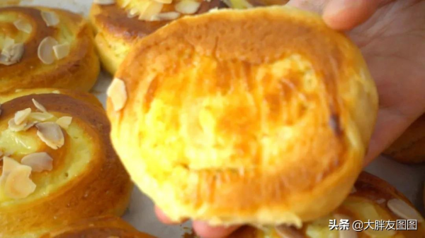 揭秘!奶油卷的家常做法,軟到不知所措,快要捏不住 揭秘!奶油卷的家常做法,軟到不知所措,快要捏不住