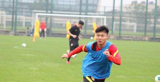 魯能外租新星本輪中超表現不佳，離奇錯失必進球，未來或被退貨