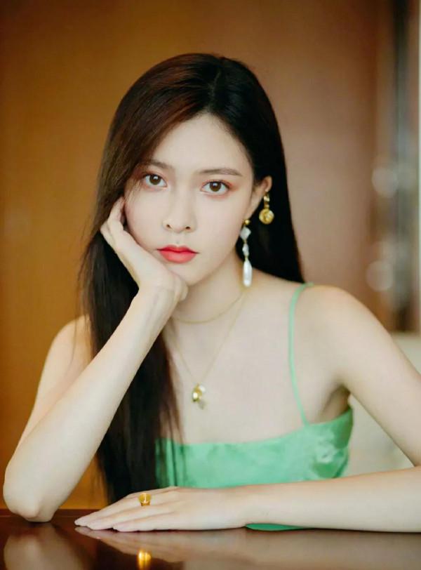 張一山前女友宋妍霏：青春靚麗高畫質寫真集