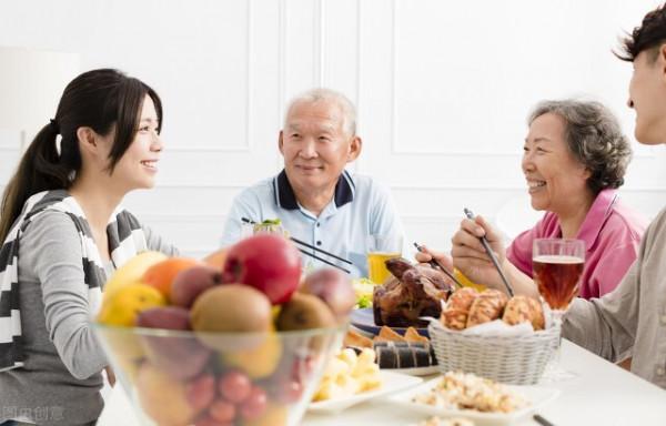 “吃得少，活得久”？醫生說出實話：有一定依據，可以瞭解一下