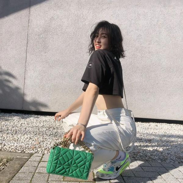 這對母女的顏值、身材和衣品都太絕了！基因實在強大&hellip;