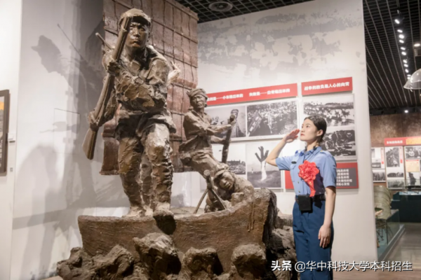 父女都是軍人!她從湖北985畢業後,服役於空降兵某部,獲多項榮譽! 父女都是軍人!她從湖北985畢業後,服役於空降兵某部,獲多項榮譽!