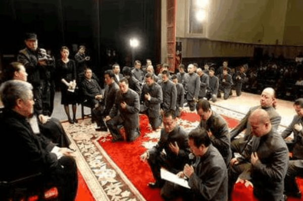 娛樂圈一隱藏富豪，入股賓利投資《戰狼2》，父親與趙本山交情深