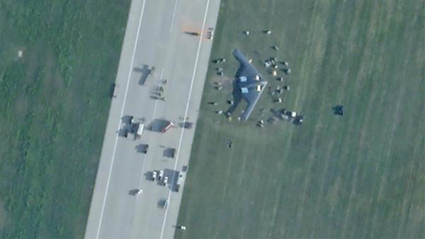 全球最貴飛行器衝出跑道!機翼和地面劇烈摩擦,現場人員嚴陣以待 全球最貴飛行器衝出跑道!機翼和地面劇烈摩擦,現場人員嚴陣以待