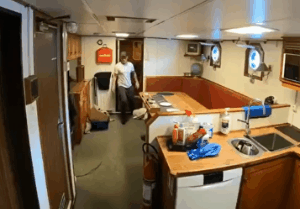 30張照片看世界:美國劫匪被奪槍,日本怪異廣告,義大利空姐遊行 30張照片看世界:美國劫匪被奪槍,日本怪異廣告,義大利空姐遊行