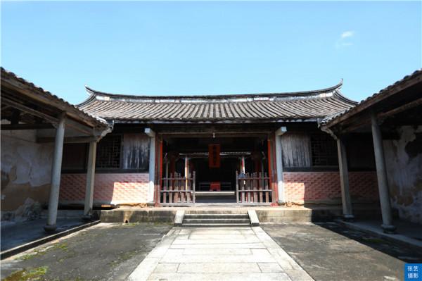 粵東有一座石寨古村落,牆寬4米的“城中城”,固若金湯名不虛傳 粵東有一座石寨古村落,牆寬4米的“城中城”,固若金湯名不虛傳