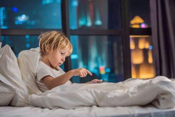 孩子幾歲分床睡最合適？過早過晚都不好，父母要考慮多種因素