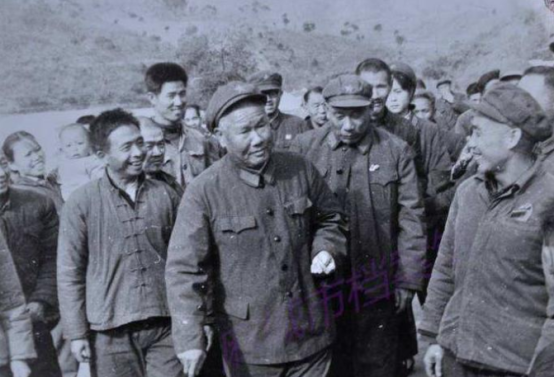 67年楊成武陪毛主席到上海，散步時，毛主席：陳再道現在在哪裡？