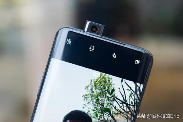 五花八門的前置攝像頭外觀，我愛新款藥丸攝像頭，你呢？