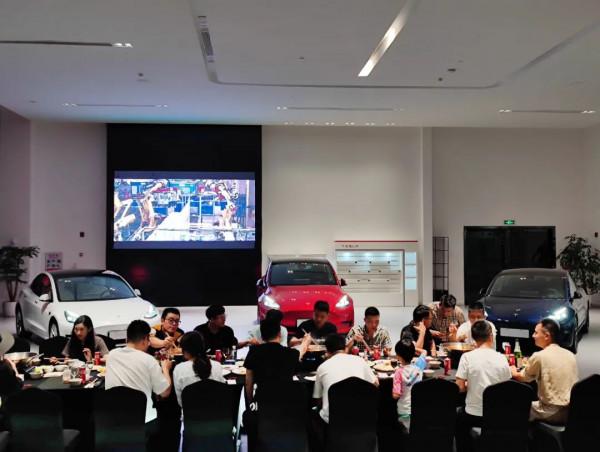 重慶人吃火鍋的姿勢，你真的學不會