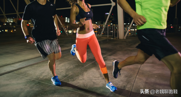 碳板跑鞋到底值不值得買？親測10雙，我給出了這些答案