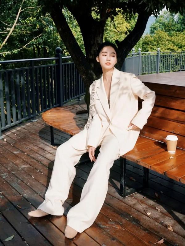 2021秋冬“大女人風”最流行,夠颯夠時髦 2021秋冬“大女人風”最流行,夠颯夠時髦