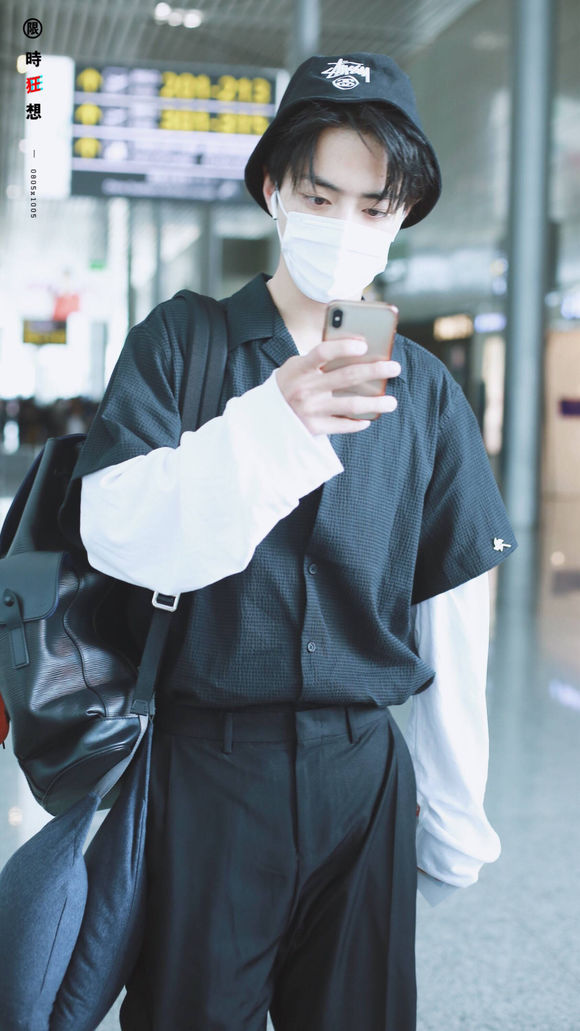 早年在機場手抱著娃娃帶著帽子的肖戰,你見過嗎? 早年在機場手抱著娃娃帶著帽子的肖戰,你見過嗎?