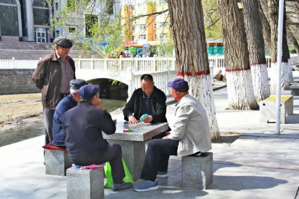 一起走進塔城文化廣場