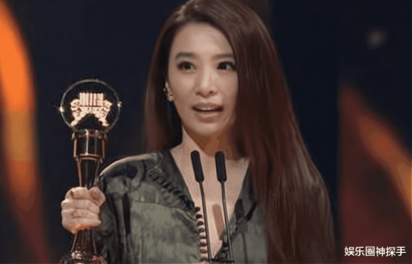 S.H.E裡Ella的兒子長大了,如今4歲越變越帥氣,三人一狗很溫馨 S.H.E裡Ella的兒子長大了,如今4歲越變越帥氣,三人一狗很溫馨