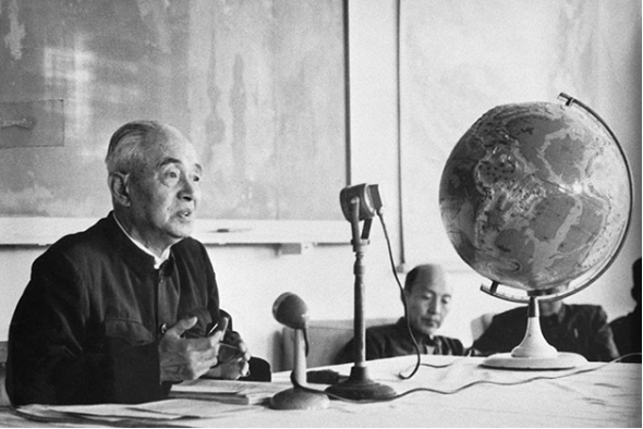 64年人大會議期間，李四光在北京廳遇到毛主席：主席，我走錯門了