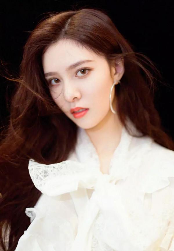 張一山前女友宋妍霏：青春靚麗高畫質寫真集